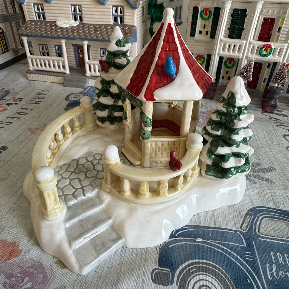 Department 56 1989 Christmas Village Gazebo